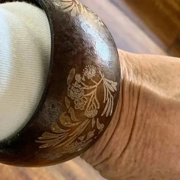 Vintage Wood wide bracelet etched - Picture 2 of 6